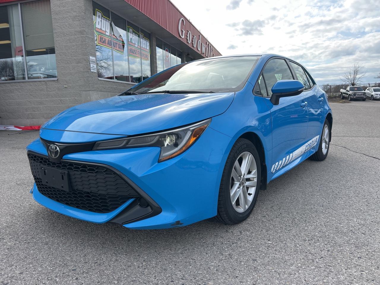 2021 Toyota Corolla Hatchback AUTO, CLEAN CARFAX, BACK UP CAMERA, HEATED SEATS! Photo