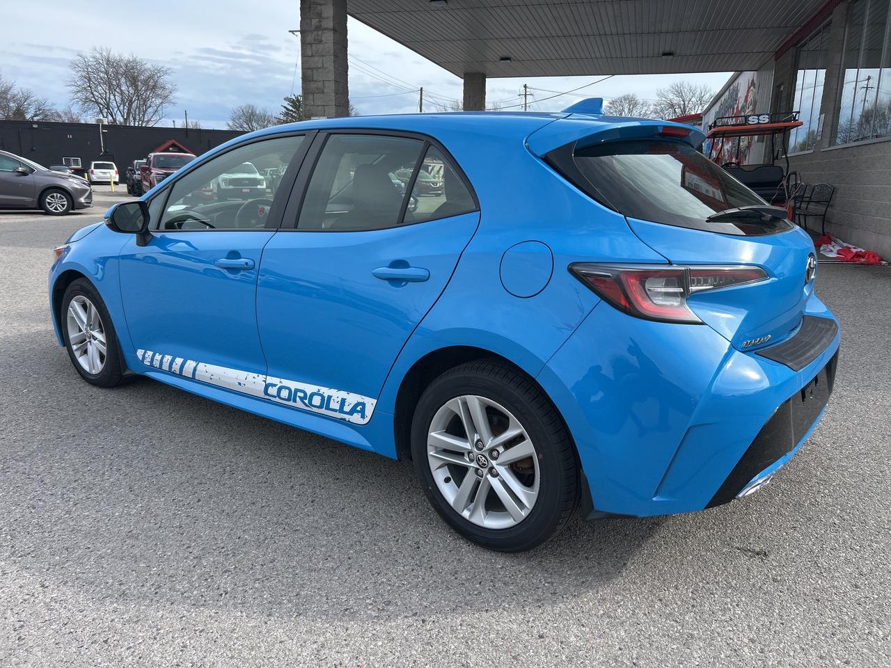 2021 Toyota Corolla Hatchback AUTO, CLEAN CARFAX, BACK UP CAMERA, HEATED SEATS! Photo3