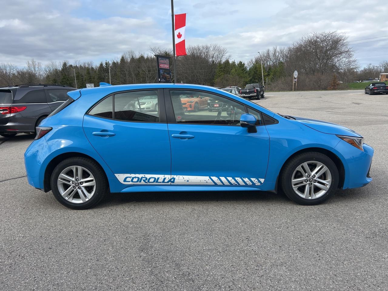 2021 Toyota Corolla Hatchback AUTO, CLEAN CARFAX, BACK UP CAMERA, HEATED SEATS! Photo