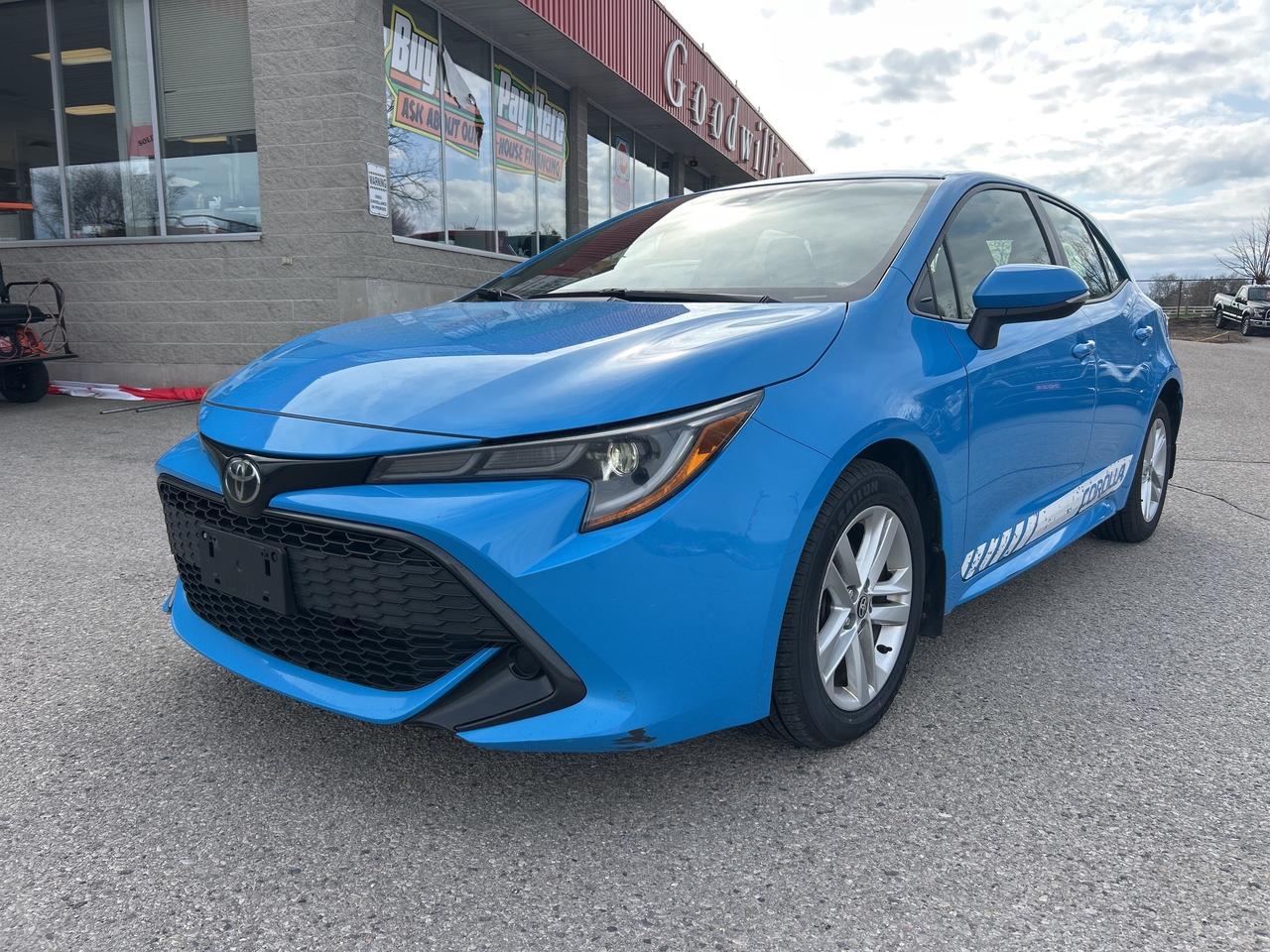 2021 Toyota Corolla Hatchback AUTO, CLEAN CARFAX, BACK UP CAMERA, HEATED SEATS! Photo