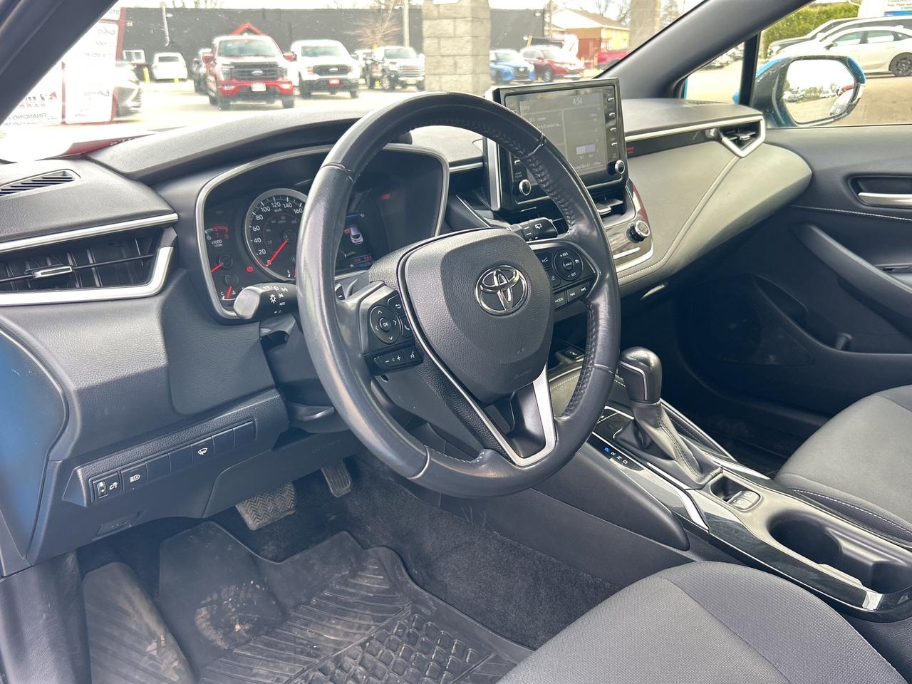 2021 Toyota Corolla Hatchback AUTO, CLEAN CARFAX, BACK UP CAMERA, HEATED SEATS! Photo