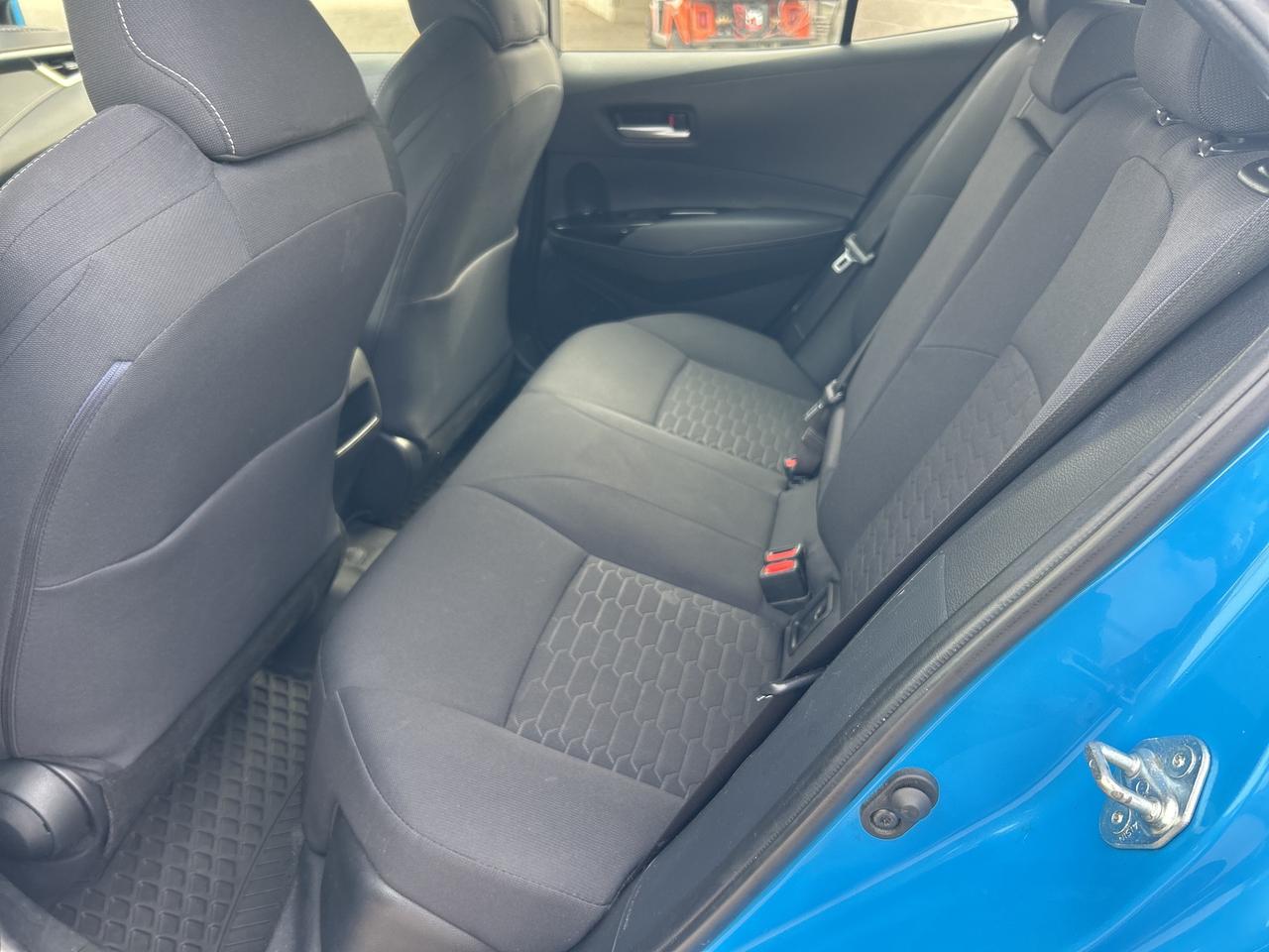 2021 Toyota Corolla Hatchback AUTO, CLEAN CARFAX, BACK UP CAMERA, HEATED SEATS! Photo