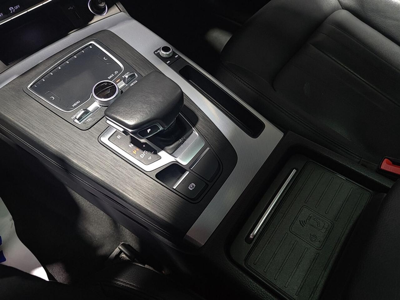 2020 Audi Q5 Progressiv 45 TFSI quattro/ NAVi/Leather/Sunroof/C Photo