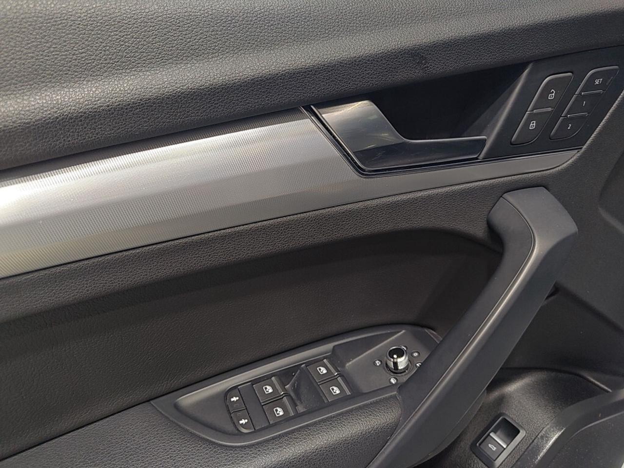 2020 Audi Q5 Progressiv 45 TFSI quattro/ NAVi/Leather/Sunroof/C Photo