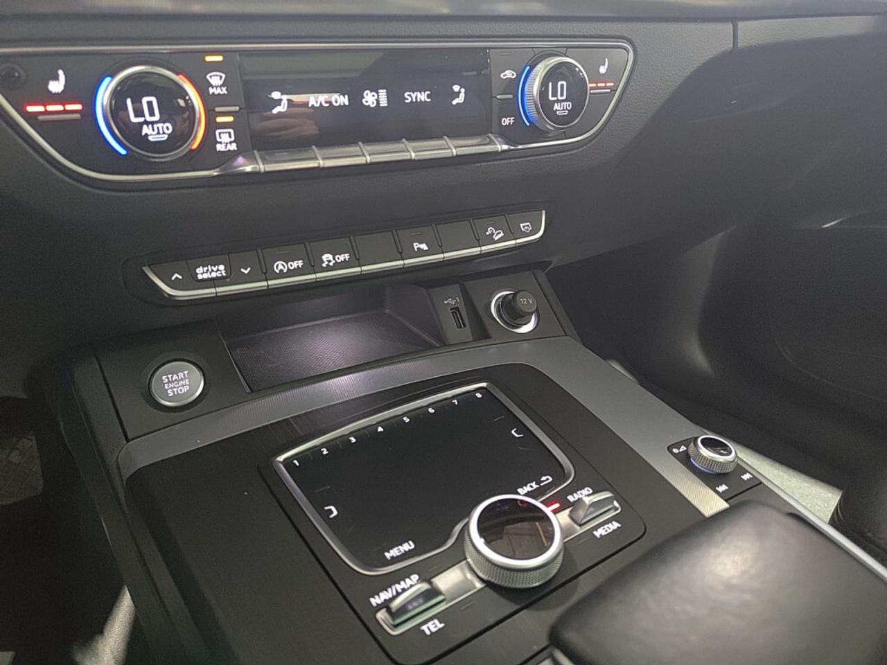2020 Audi Q5 Progressiv 45 TFSI quattro/ NAVi/Leather/Sunroof/C Photo