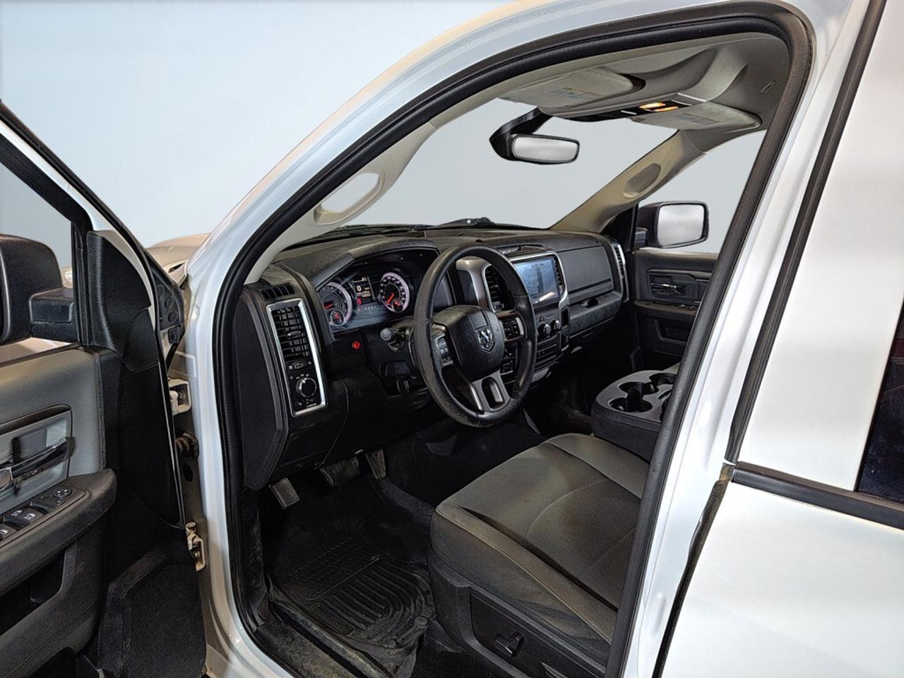 2023 RAM 1500 Classic SLT/5.7L HEMI /NAVI/Android/Big Screen/Clean Carfa Photo