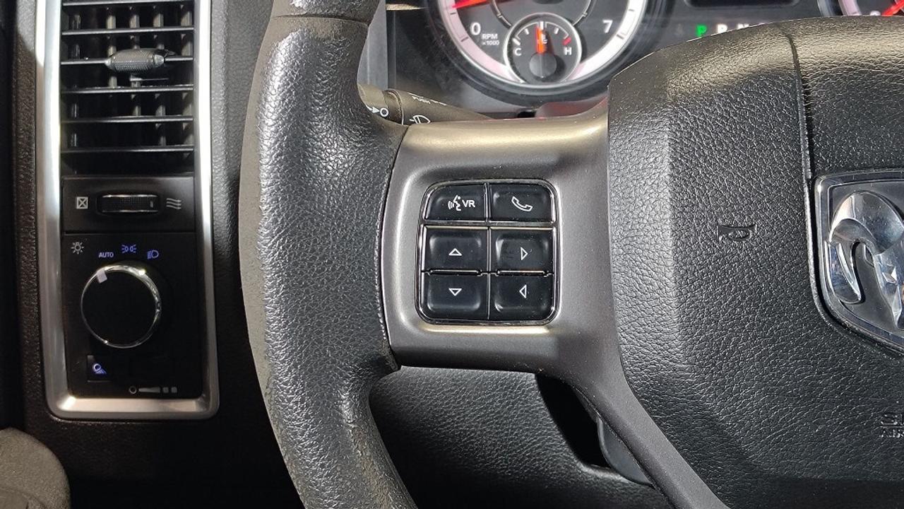 2023 RAM 1500 Classic SLT/5.7L HEMI /NAVI/Android/Big Screen/Clean Carfa Photo