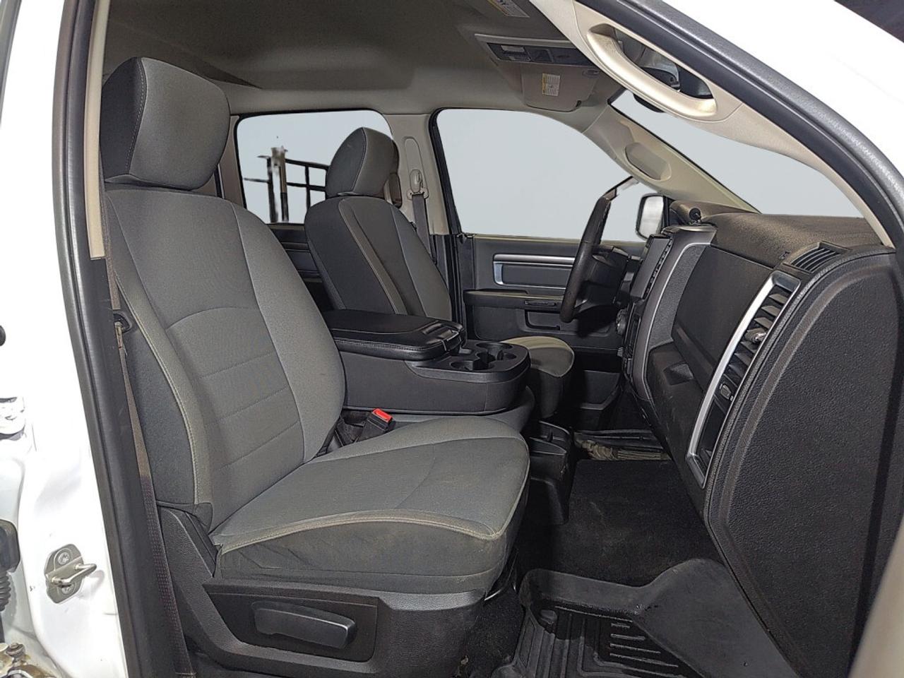 2023 RAM 1500 Classic SLT/5.7L HEMI /NAVI/Android/Big Screen/Clean Carfa Photo