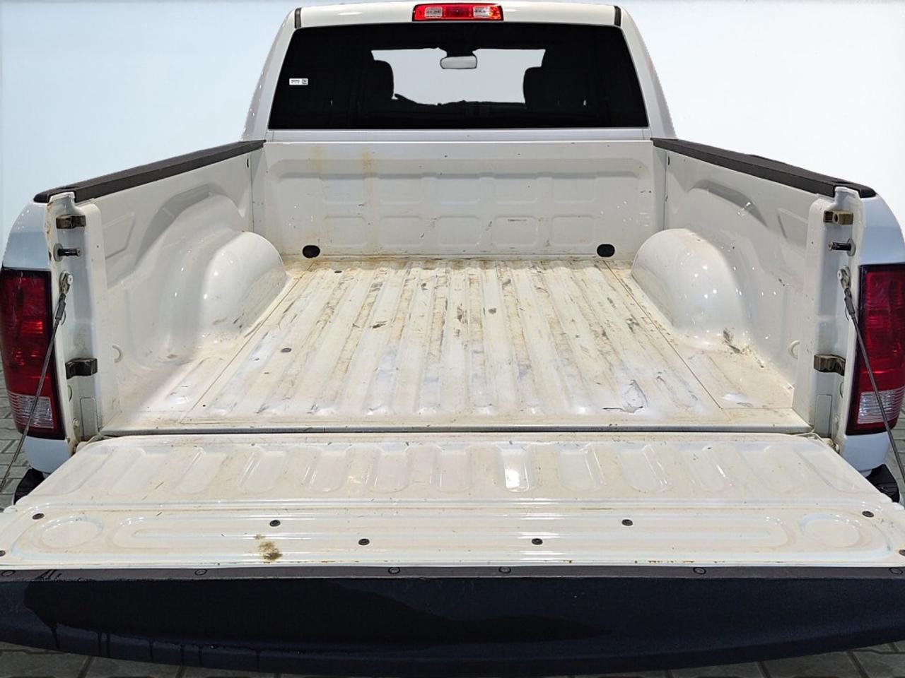 2023 RAM 1500 Classic SLT/5.7L HEMI /NAVI/Android/Big Screen/Clean Carfa Photo