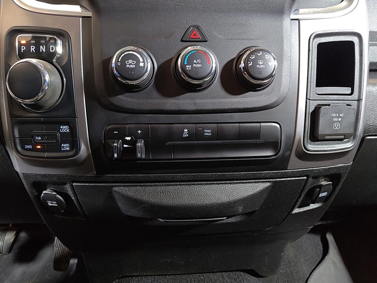 2023 RAM 1500 Classic SLT/5.7L HEMI /NAVI/Android/Big Screen/Clean Carfa Photo
