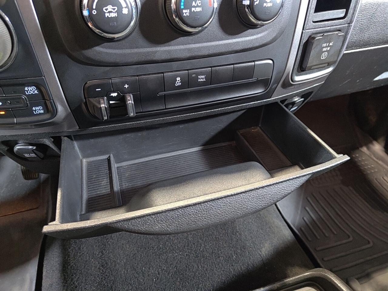 2023 RAM 1500 Classic SLT/5.7L HEMI /NAVI/Android/Big Screen/Clean Carfa Photo
