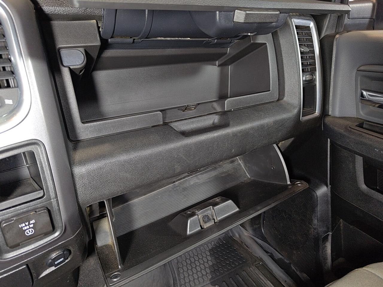 2023 RAM 1500 Classic SLT/5.7L HEMI /NAVI/Android/Big Screen/Clean Carfa Photo