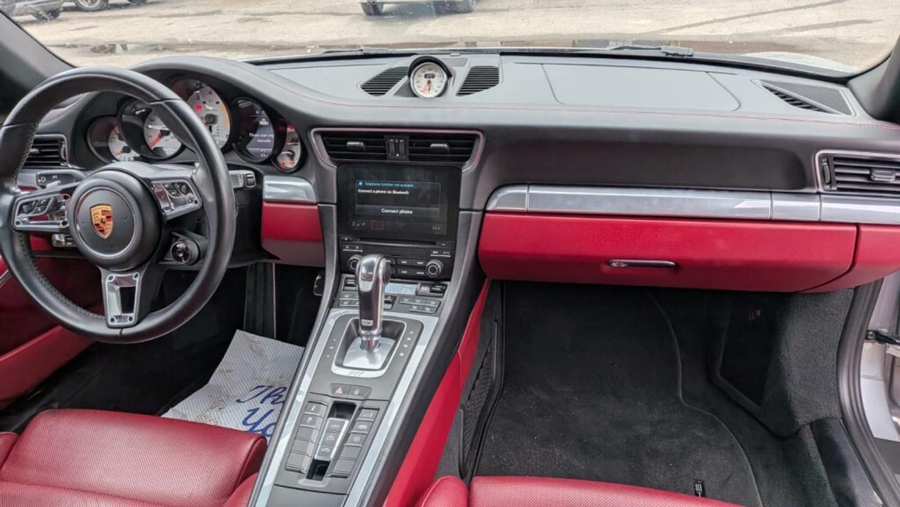 2017 Porsche 911 Carrera S / Exceptionally maintained/Excellent Con Photo