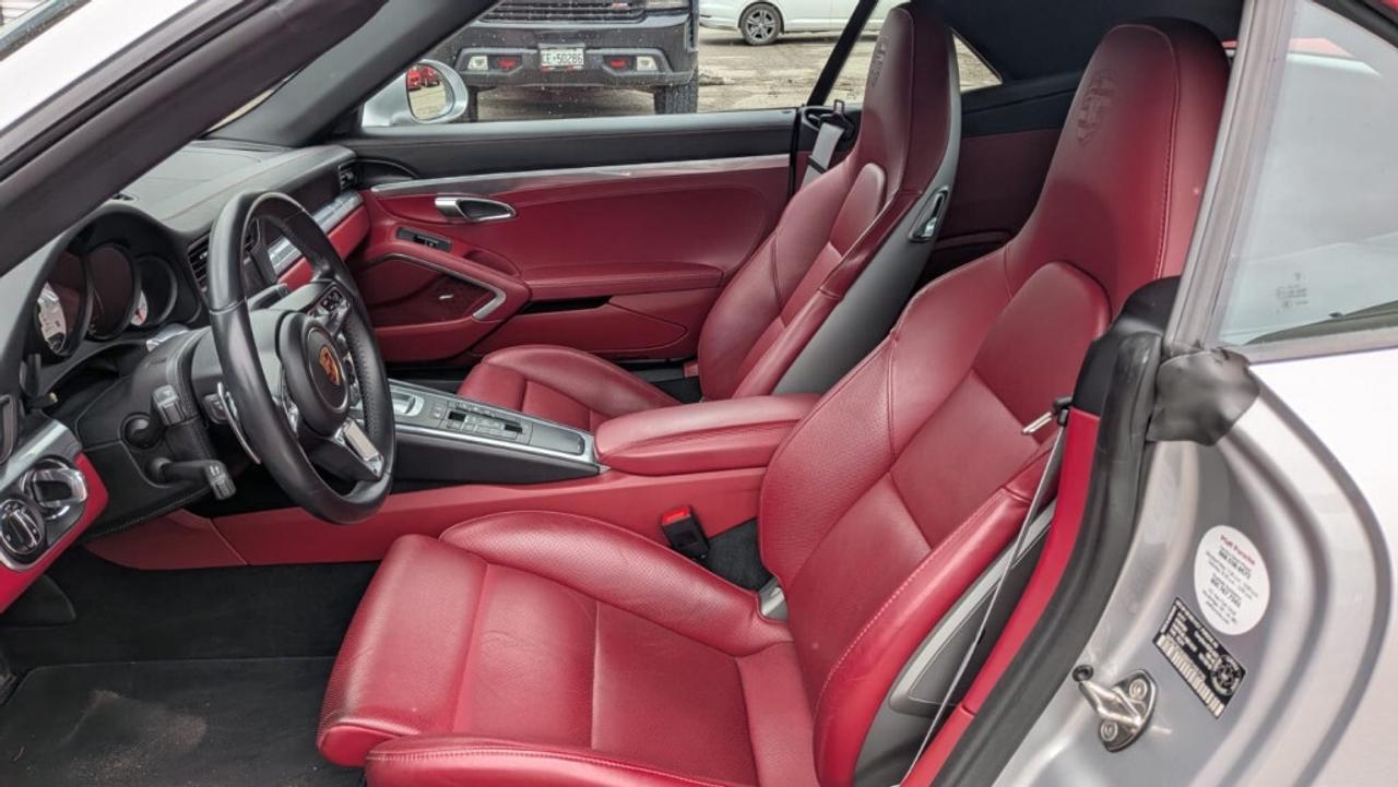 2017 Porsche 911 Carrera S / Exceptionally maintained/Excellent Con Photo