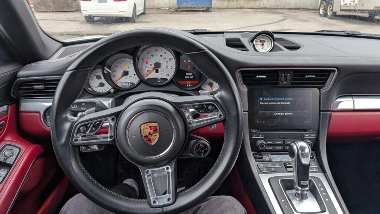 2017 Porsche 911 Carrera S / Exceptionally maintained/Excellent Con Photo