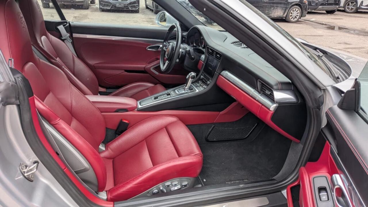 2017 Porsche 911 Carrera S / Exceptionally maintained/Excellent Con Photo
