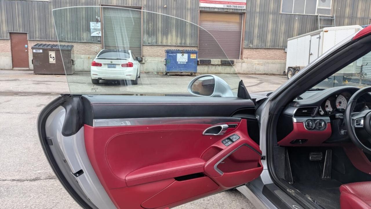 2017 Porsche 911 Carrera S / Exceptionally maintained/Excellent Con Photo