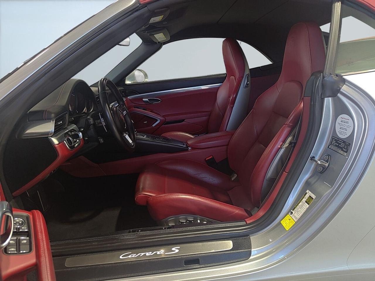 2017 Porsche 911 Carrera S / Exceptionally maintained/Excellent Con Photo