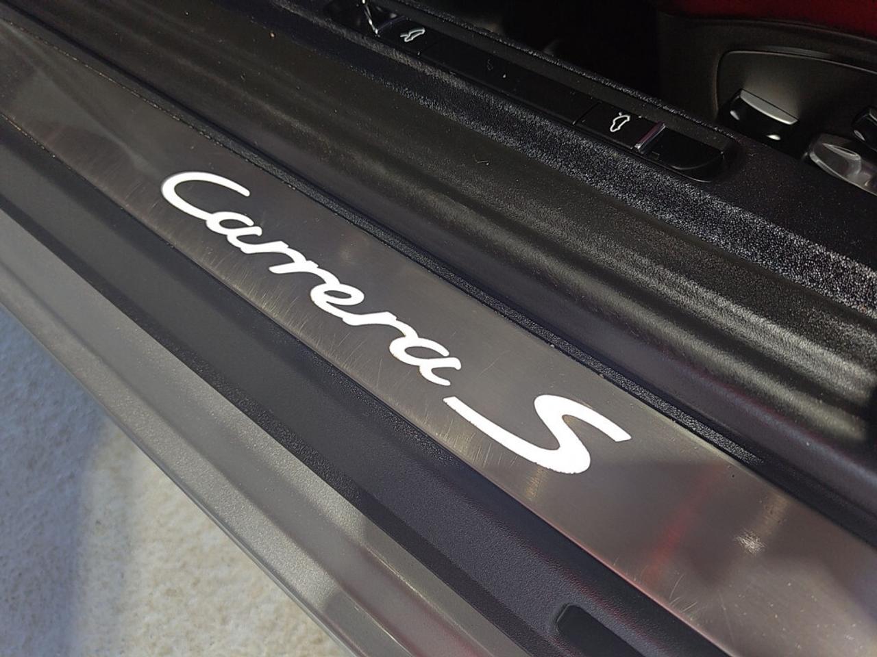 2017 Porsche 911 Carrera S / Exceptionally maintained/Excellent Con Photo