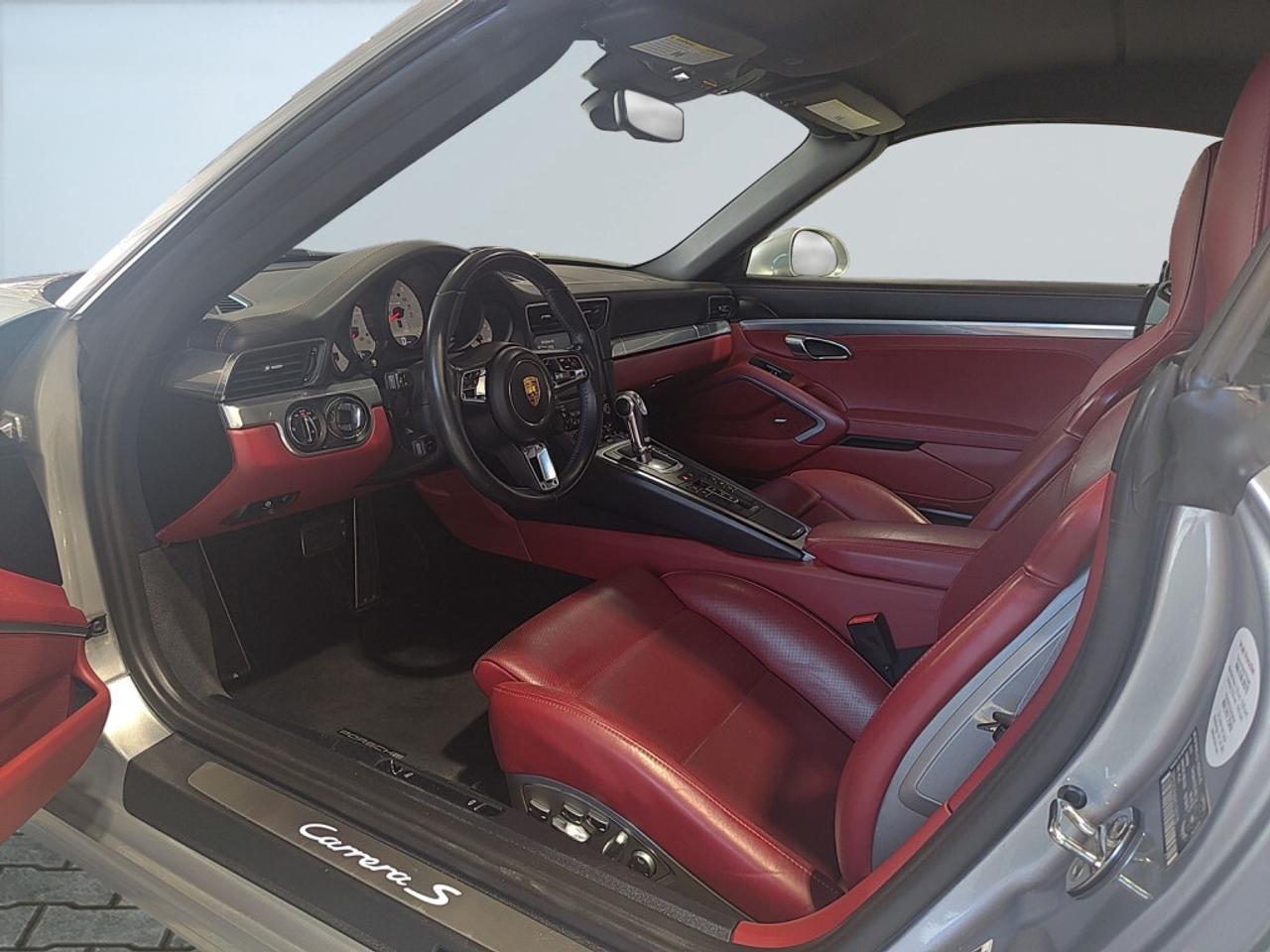 2017 Porsche 911 Carrera S / Exceptionally maintained/Excellent Con Photo