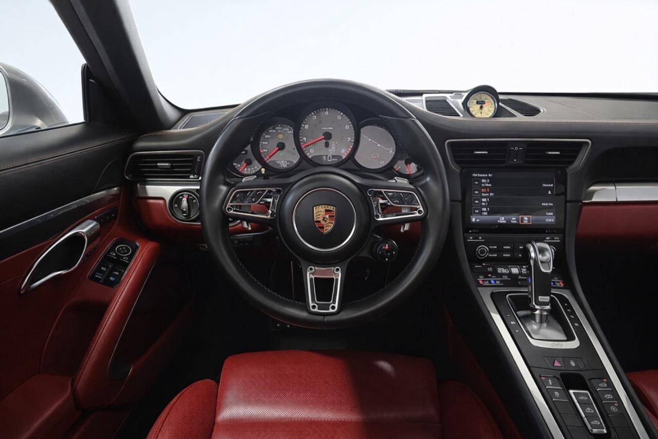 2017 Porsche 911 Carrera S / Exceptionally maintained/Excellent Con Photo