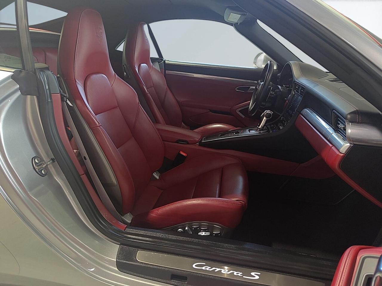 2017 Porsche 911 Carrera S / Exceptionally maintained/Excellent Con Photo