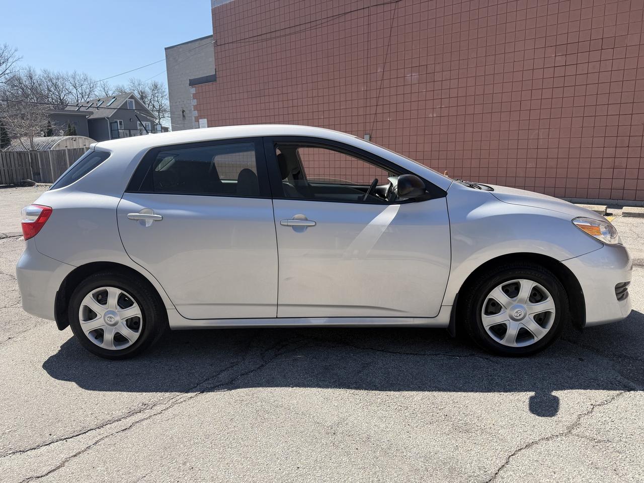 2010 Toyota Matrix 4dr Wgn Auto FWD !! CAR FAX CLEAN !! CERTIFIED !! Photo