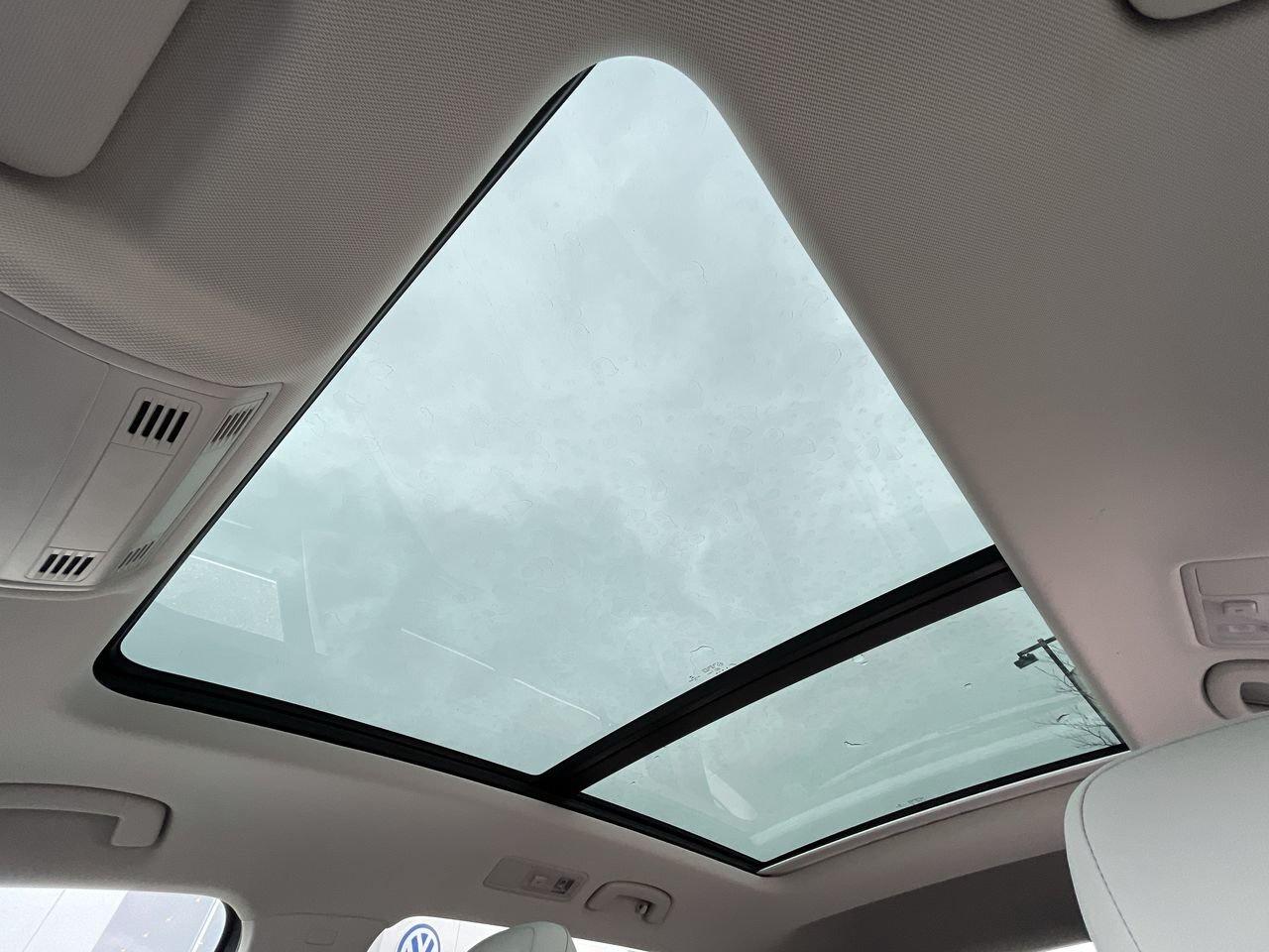 2018 Volkswagen Tiguan Highline 2.0T 8sp at w/Tip 4M Alloy Wheels  Leathe Photo