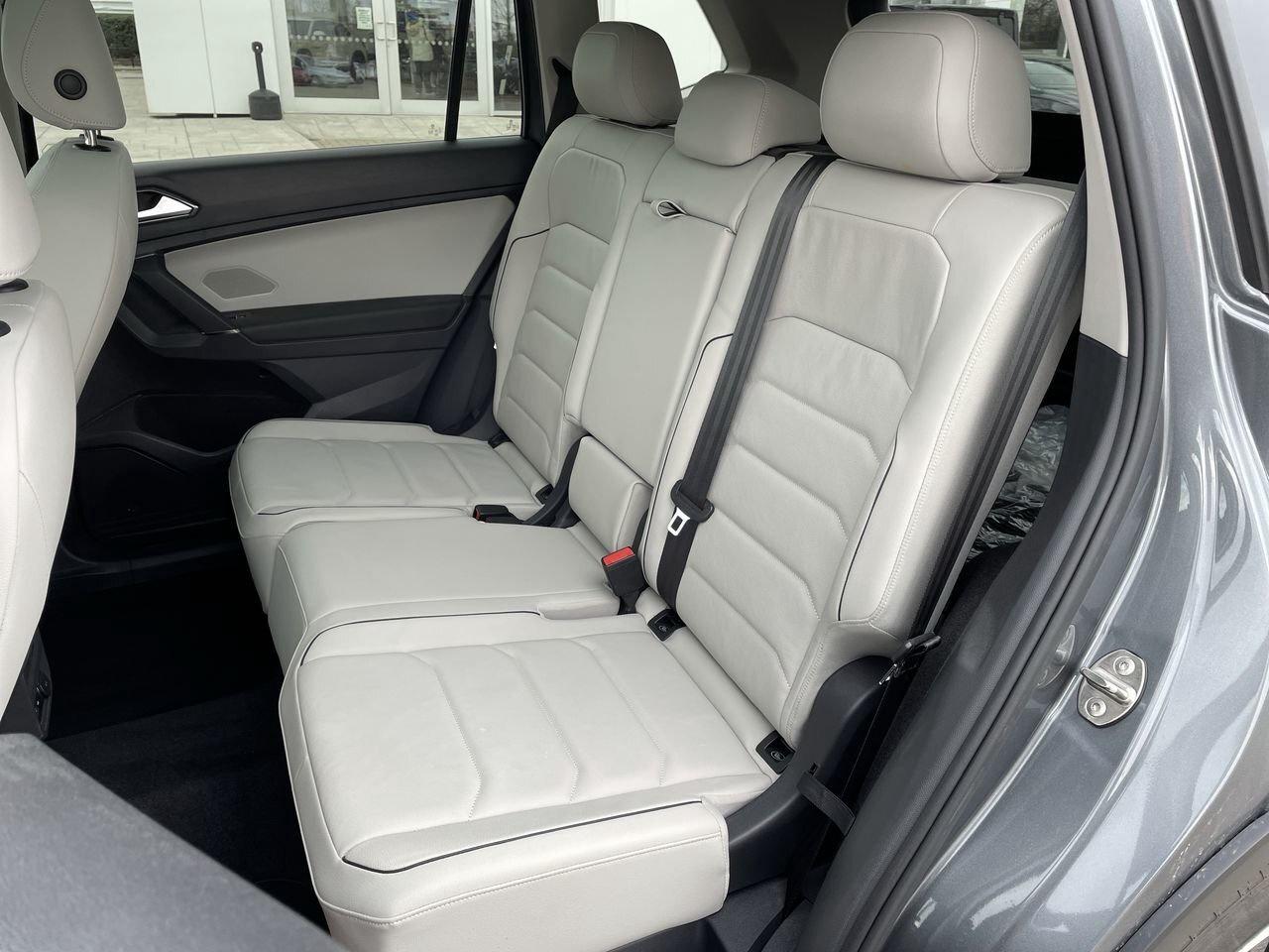 2018 Volkswagen Tiguan Highline 2.0T 8sp at w/Tip 4M Alloy Wheels  Leathe Photo