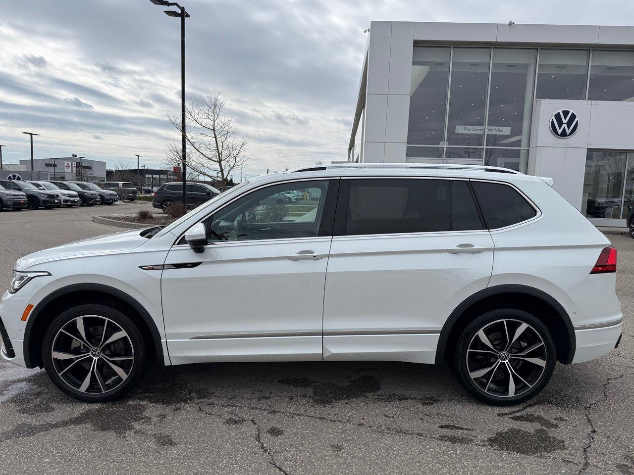 2022 Volkswagen Tiguan Highline 2.0T 8sp at w/Tip 4M Alloy Wheels  Sunroo Photo