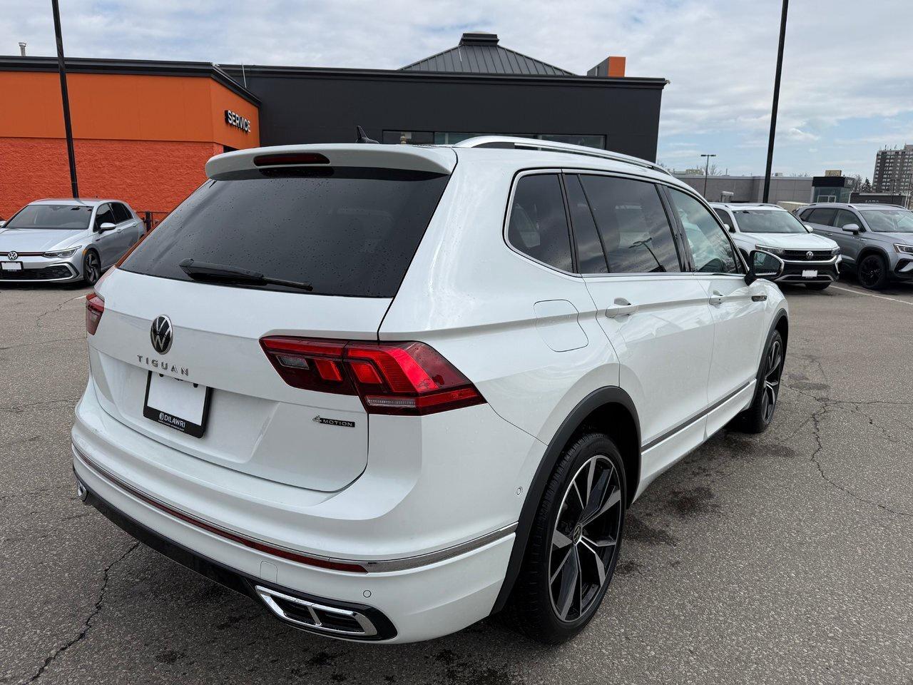 2022 Volkswagen Tiguan Highline 2.0T 8sp at w/Tip 4M Alloy Wheels  Sunroo Photo