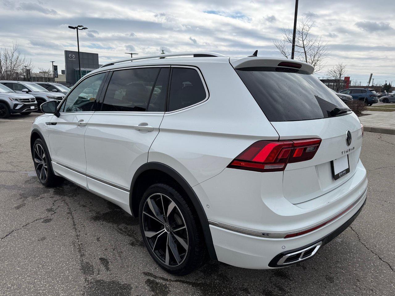 2022 Volkswagen Tiguan Highline 2.0T 8sp at w/Tip 4M Alloy Wheels  Sunroo Photo