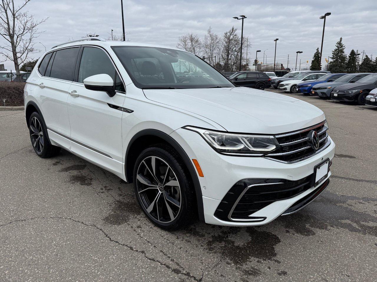 2022 Volkswagen Tiguan Highline 2.0T 8sp at w/Tip 4M Alloy Wheels  Sunroo Photo