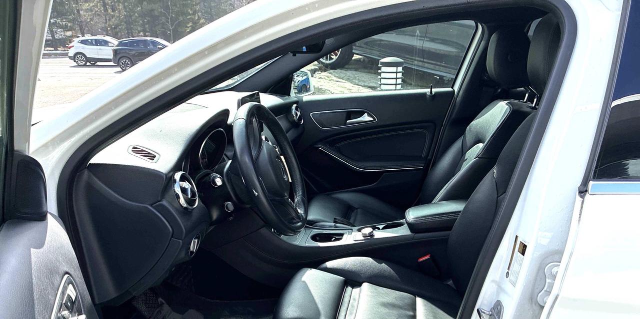 2019 Mercedes-Benz GLA-Class GLA250 4MATIC Navi Panoramic Sunroof Photo4