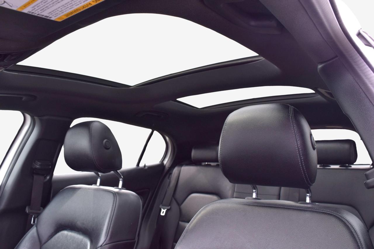 2019 Mercedes-Benz GLA-Class GLA250 4MATIC Navi Panoramic Sunroof Photo