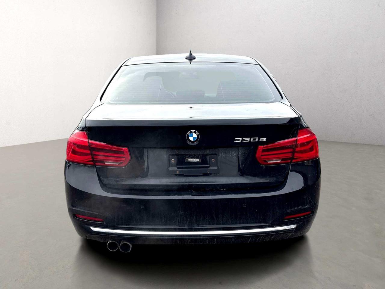 2017 BMW 3 Series 330E IPERFORMANCE Photo3