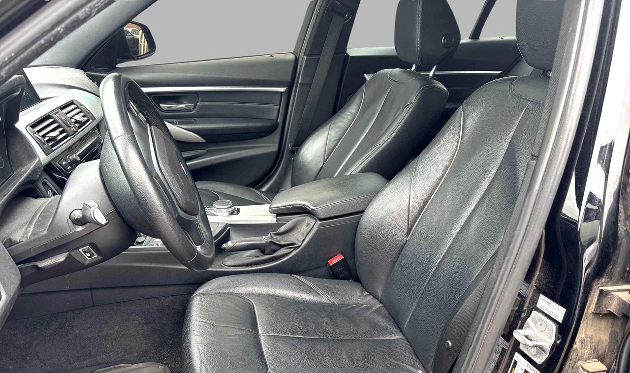 2017 BMW 3 Series 330E IPERFORMANCE Photo4