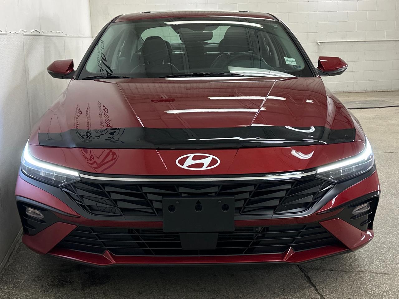 2024 Hyundai Elantra HEV Luxury 4dr Sedan Photo