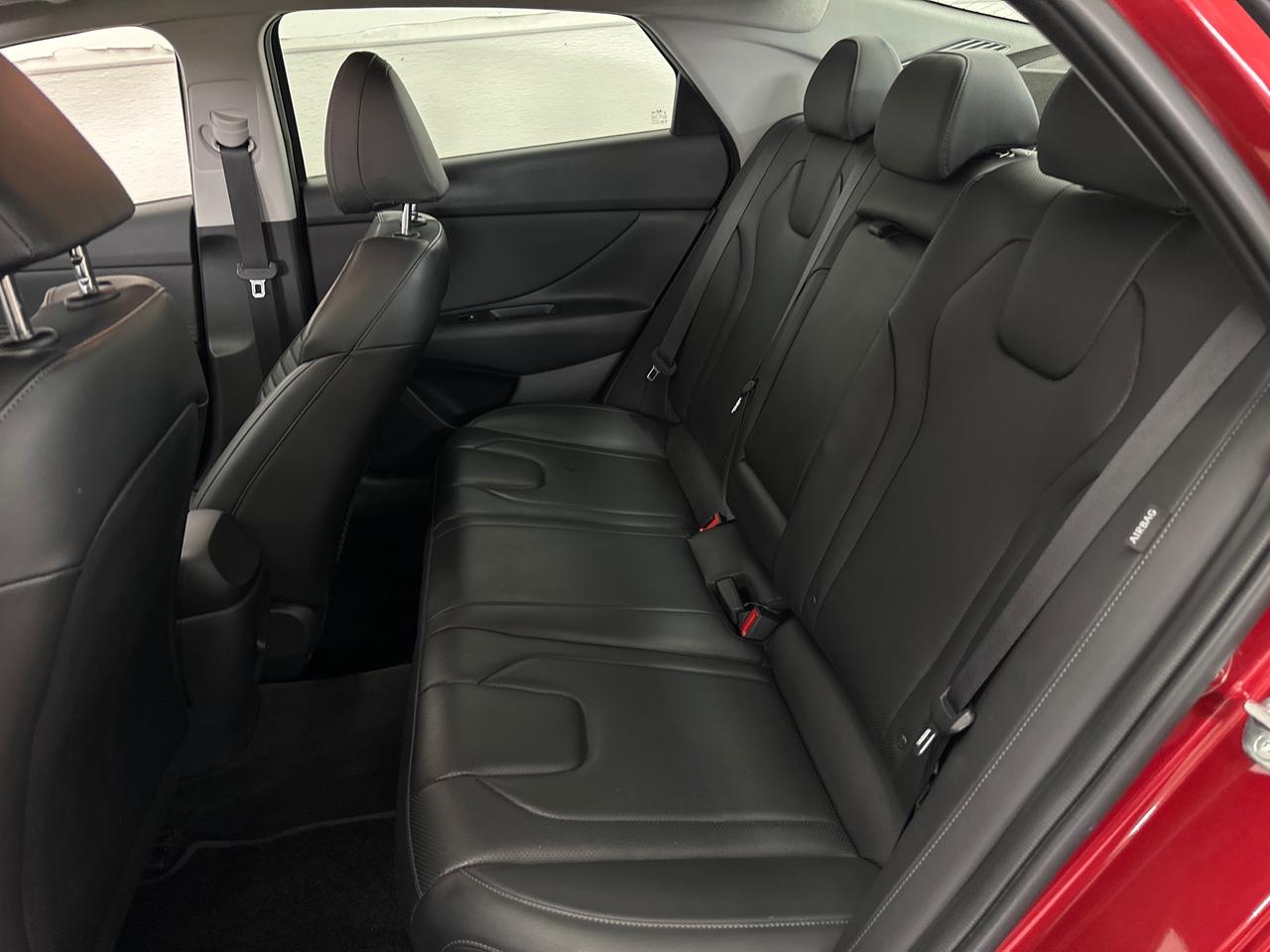 2024 Hyundai Elantra HEV Luxury 4dr Sedan Photo