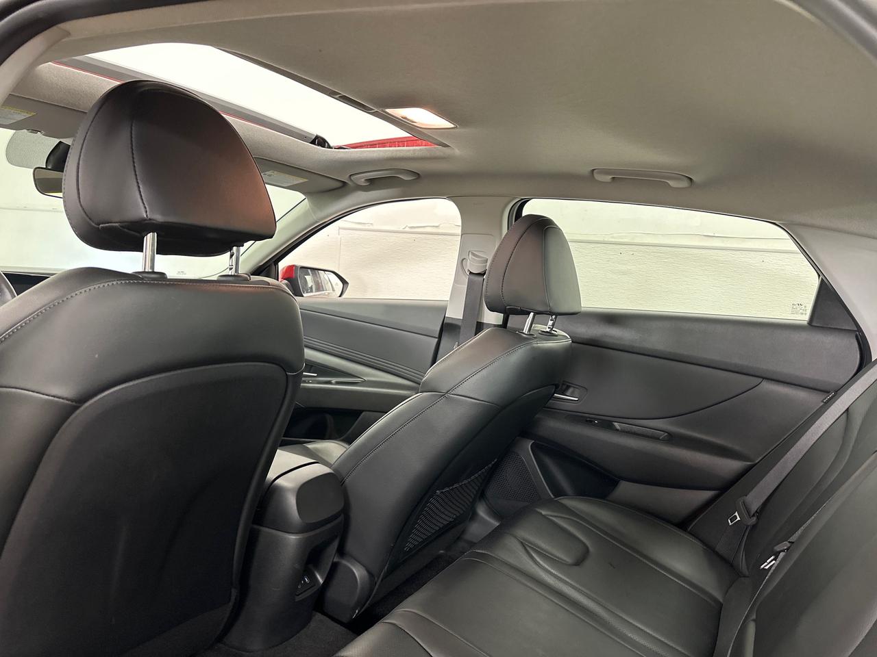 2024 Hyundai Elantra HEV Luxury 4dr Sedan Photo