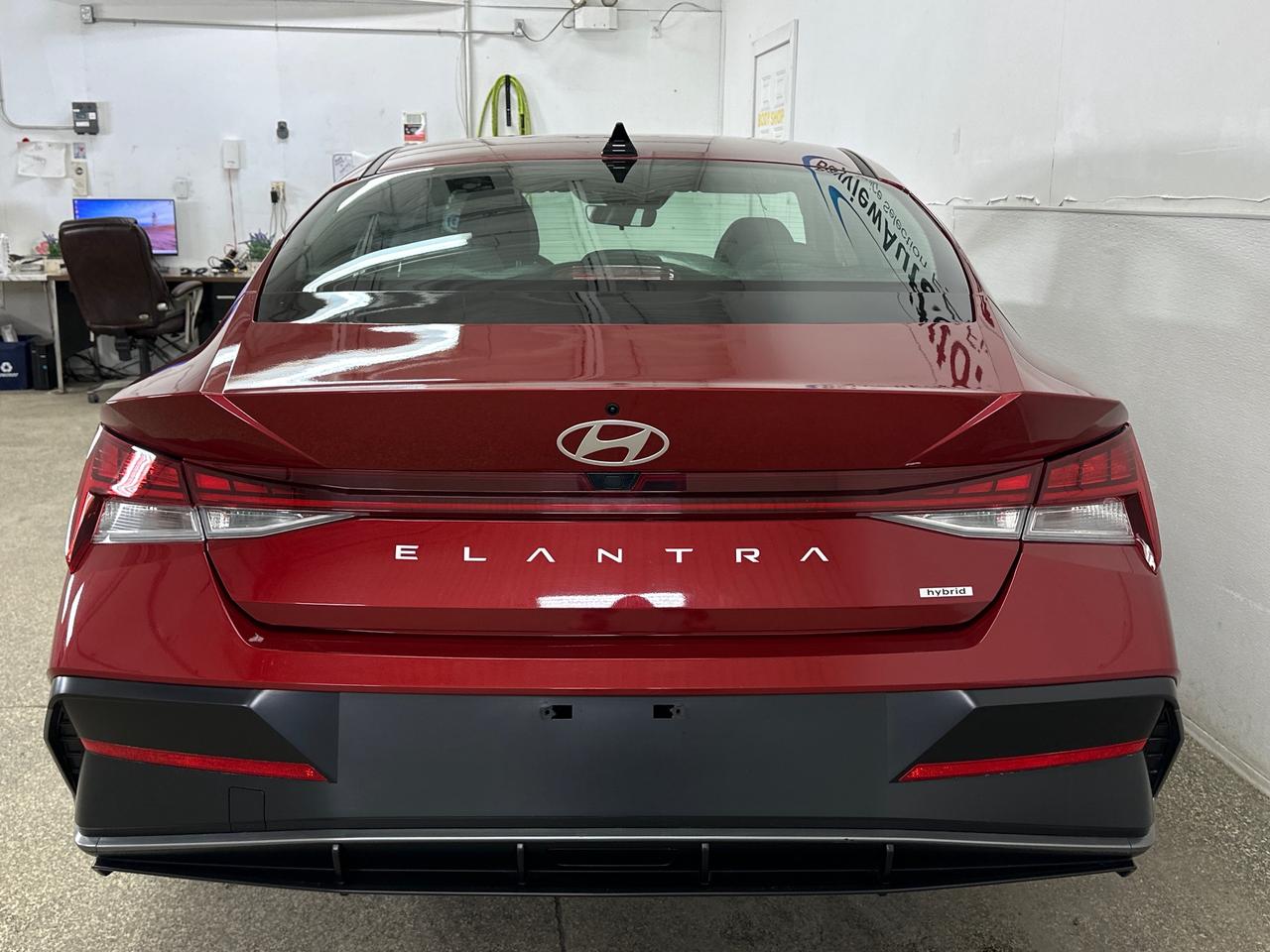 2024 Hyundai Elantra HEV Luxury 4dr Sedan Photo