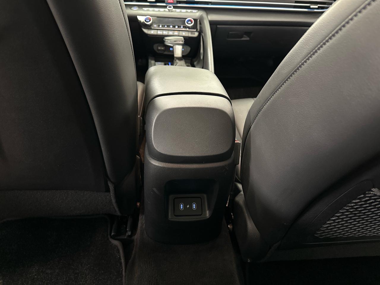 2024 Hyundai Elantra HEV Luxury 4dr Sedan Photo