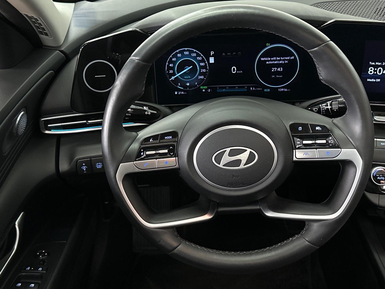 2024 Hyundai Elantra HEV Luxury 4dr Sedan Photo