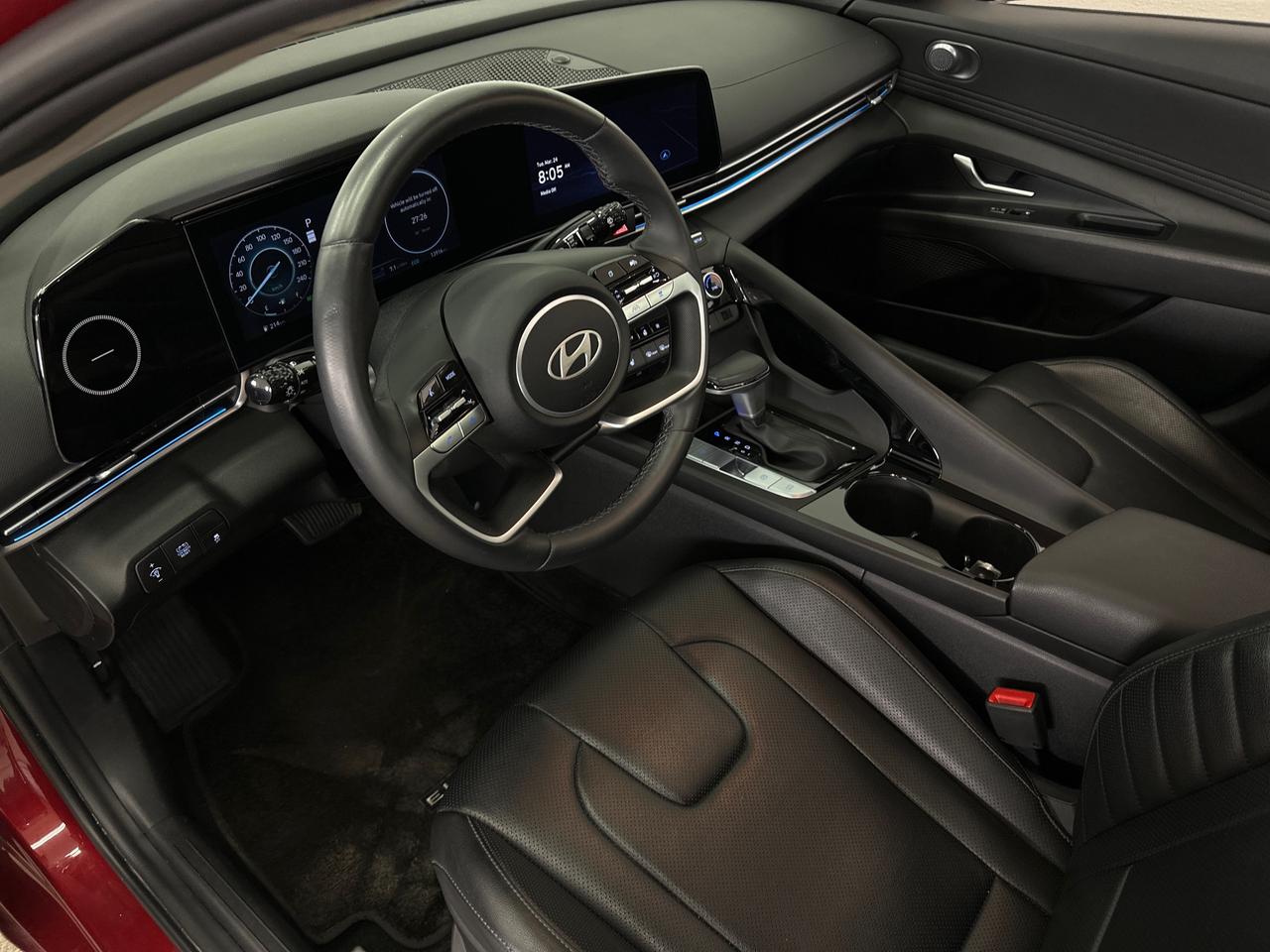 2024 Hyundai Elantra HEV Luxury 4dr Sedan Photo