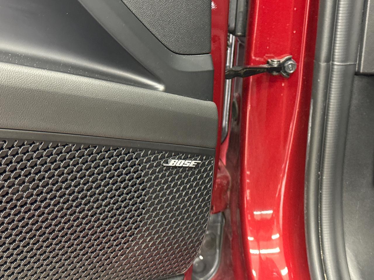 2024 Hyundai Elantra HEV Luxury 4dr Sedan Photo