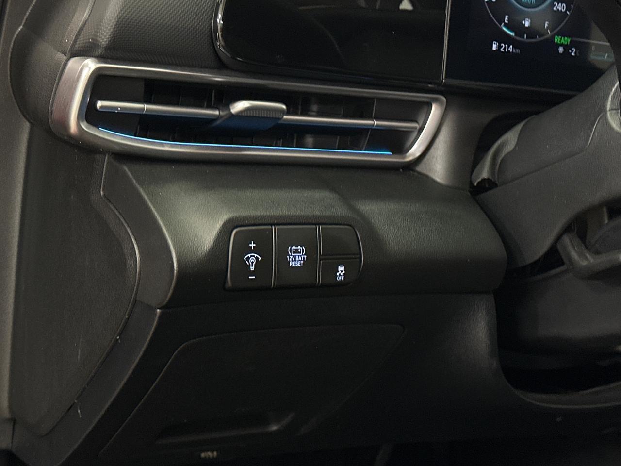 2024 Hyundai Elantra HEV Luxury 4dr Sedan Photo