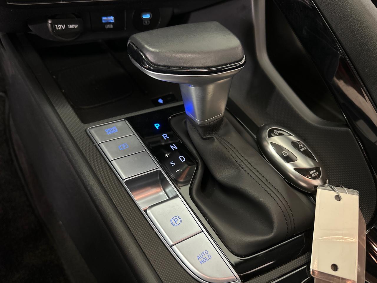 2024 Hyundai Elantra HEV Luxury 4dr Sedan Photo