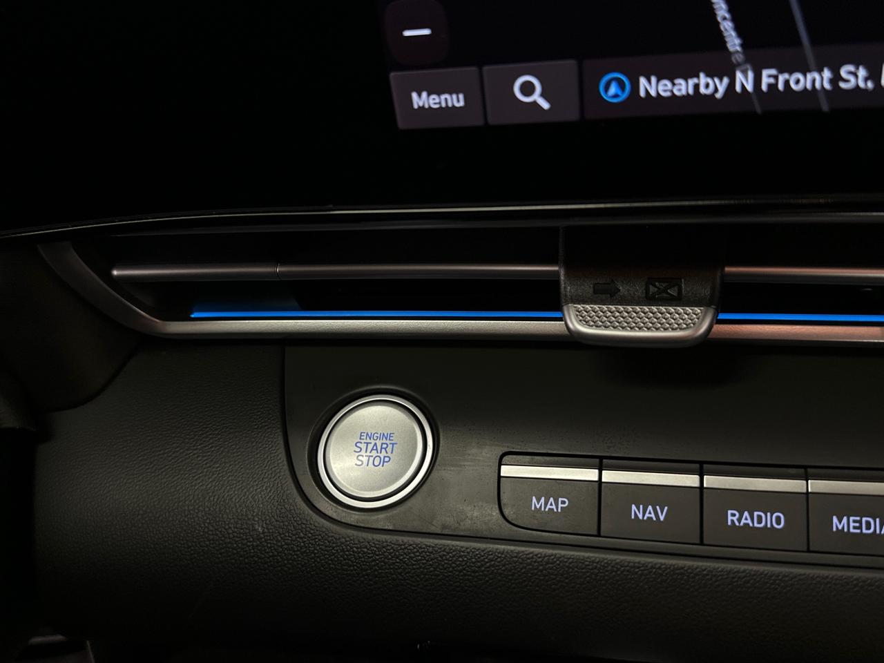 2024 Hyundai Elantra HEV Luxury 4dr Sedan Photo