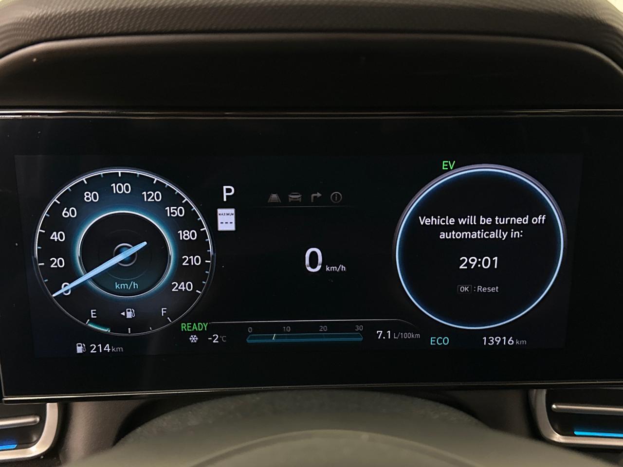 2024 Hyundai Elantra HEV Luxury 4dr Sedan Photo