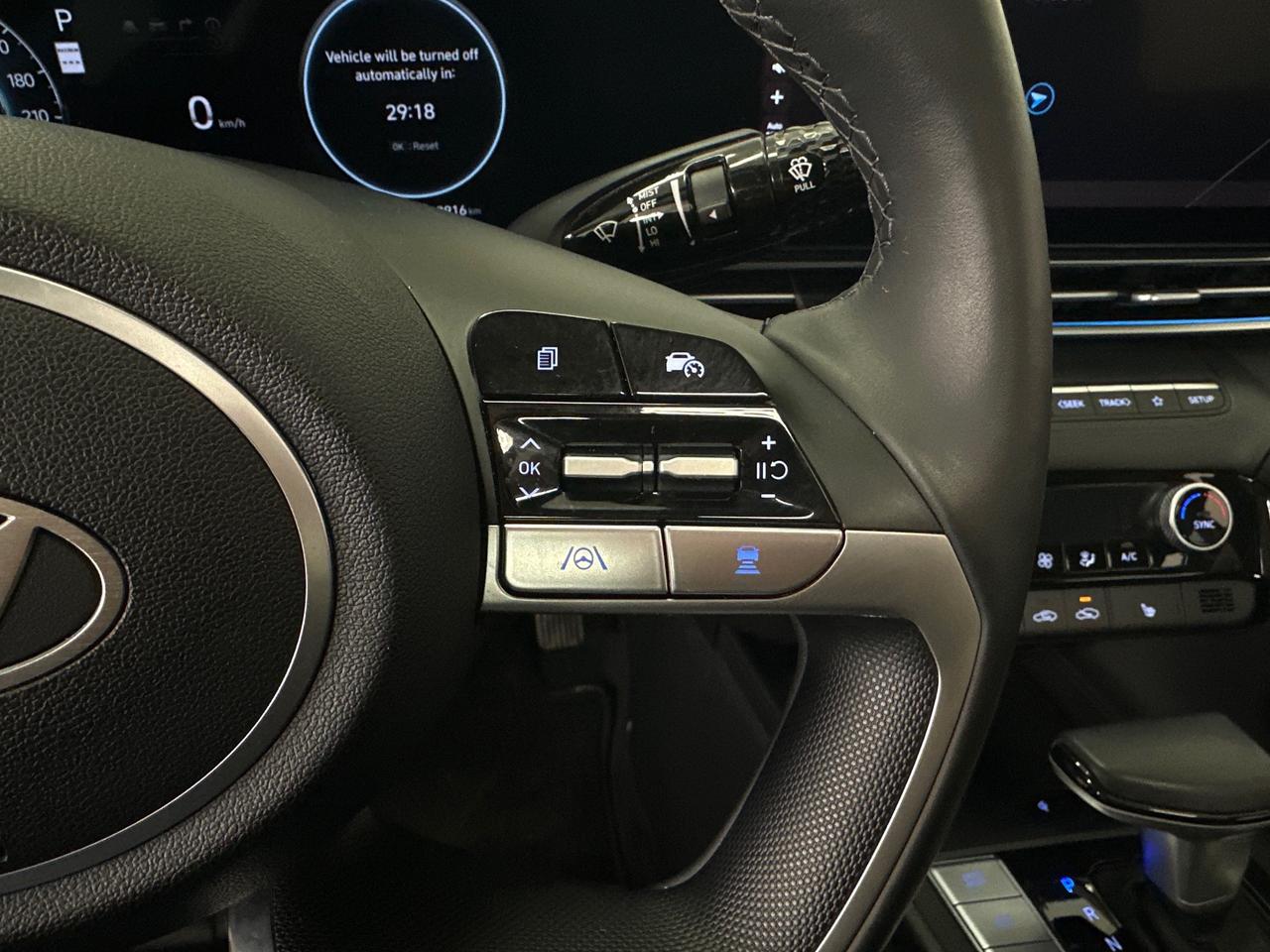 2024 Hyundai Elantra HEV Luxury 4dr Sedan Photo